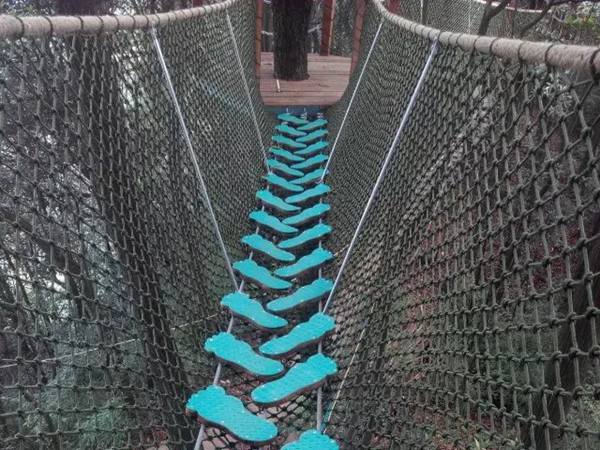 叢林穿越游樂項(xiàng)目