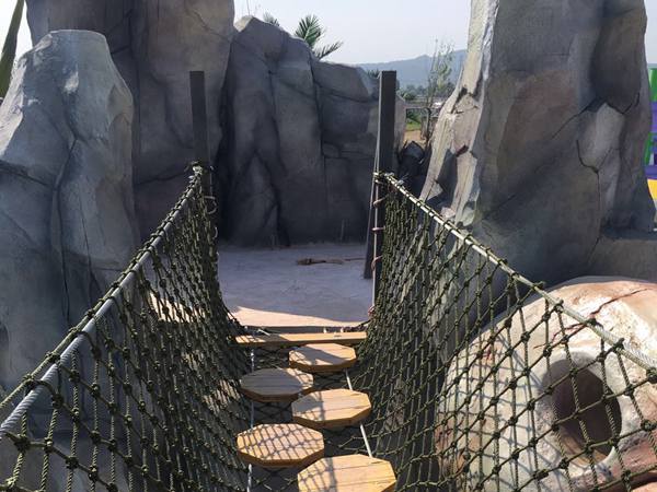 叢林穿越游樂項(xiàng)目