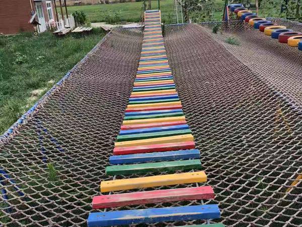 叢林穿越游樂項(xiàng)目